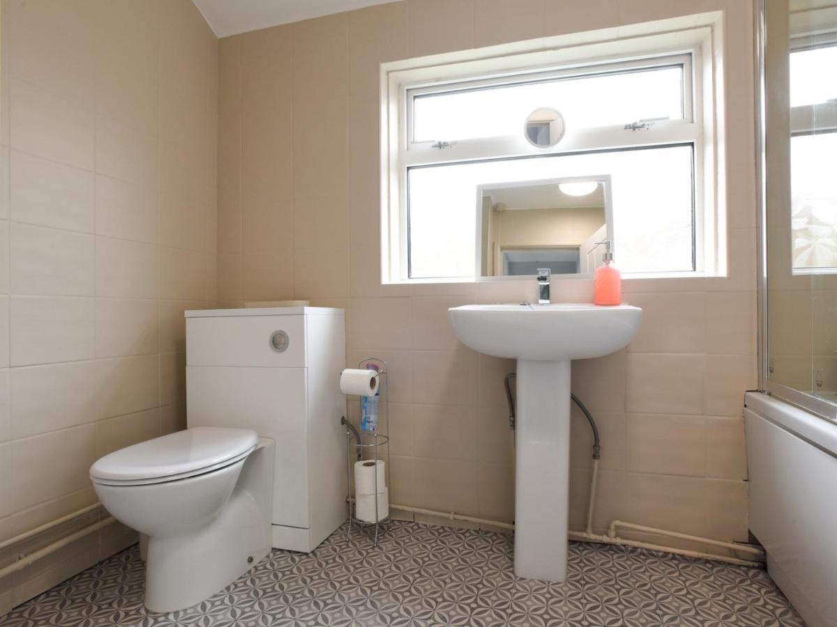 Hébergement de vacances Pass The Keys Spacious Modern 3bed House With Free Street Parking *